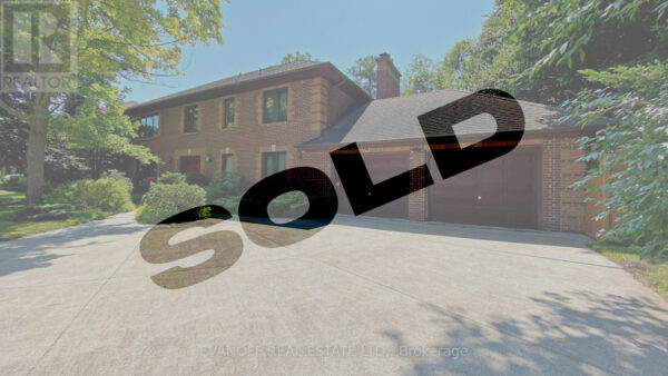 15 SCENIC HILL COURT Toronto (Highland Creek), Ontario M1C3V5